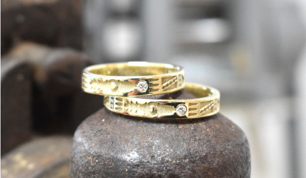 Het verhaal achter deze...custom made trouwringen met bijzonder patroon