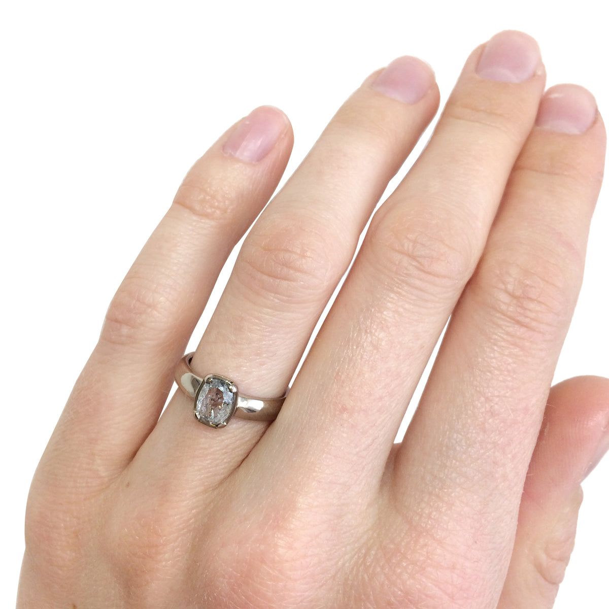 Witgoud verlovingsring met peper en zout grijze roos diamant