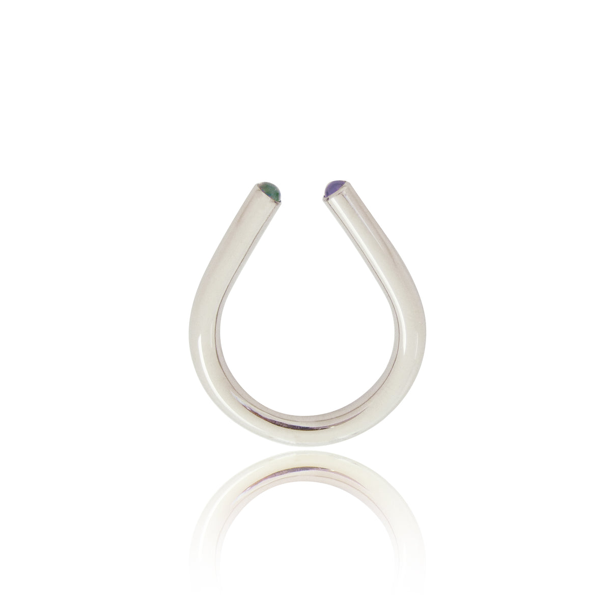 Verlovingsring open met twee edelstenen, bijzondere verlovingsring, design verlovingsring, minimalistische verlovingsring, edelstenen verlovingsring, verlovingsring saffier 