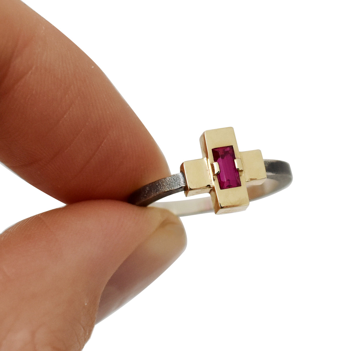Plus Ring Goud en Geoxideerd Zilver met Robijn